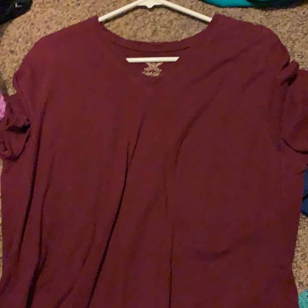 Maroon tshirt